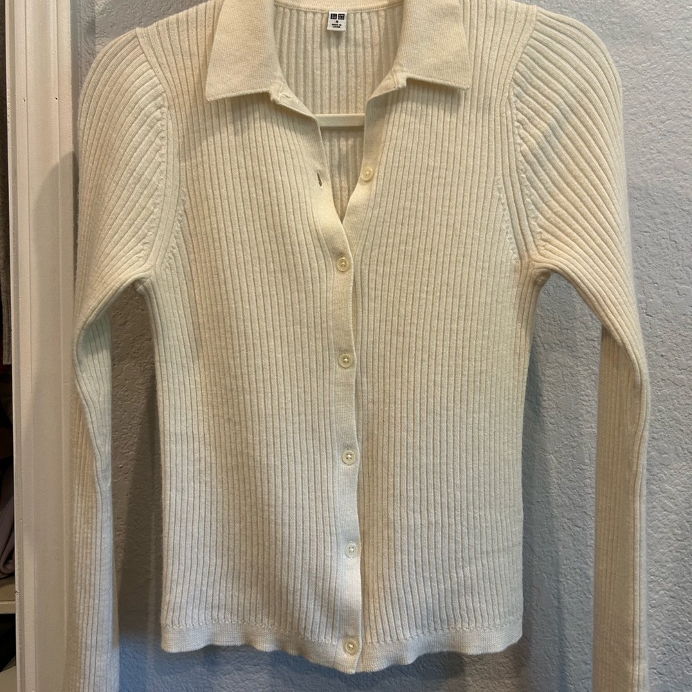 Elegant Cream Ribbed Women's Sweater Uniqlo